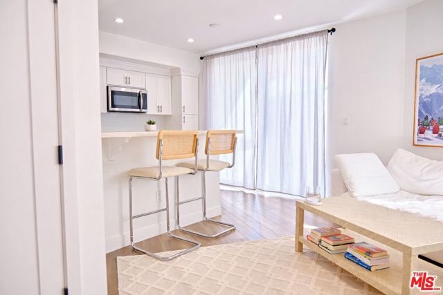 842 11th St 4B, Santa Monica, CA 90403