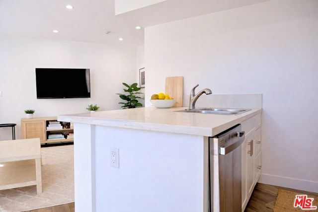 842 11th St 4B, Santa Monica, CA 90403