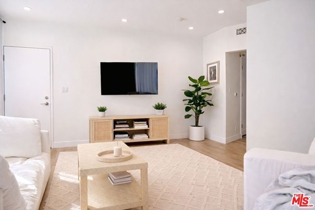 842 11th St 4B, Santa Monica, CA 90403