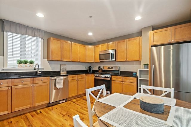 336 Saratoga St 8, Boston, MA 02128