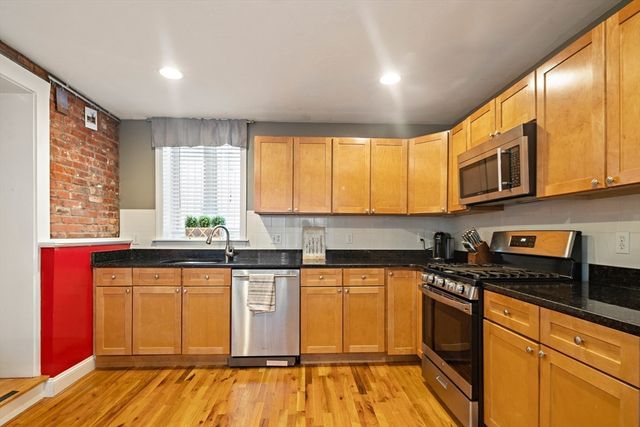 336 Saratoga St 8, Boston, MA 02128