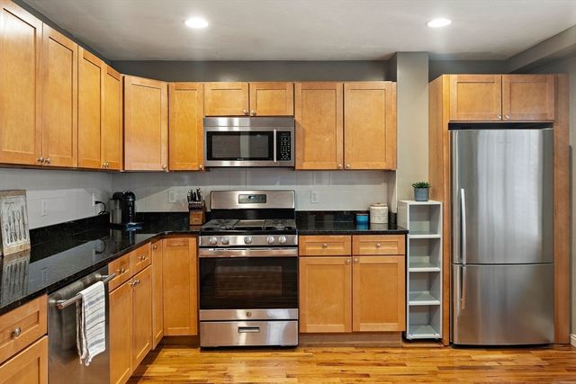 336 Saratoga St 8, Boston, MA 02128