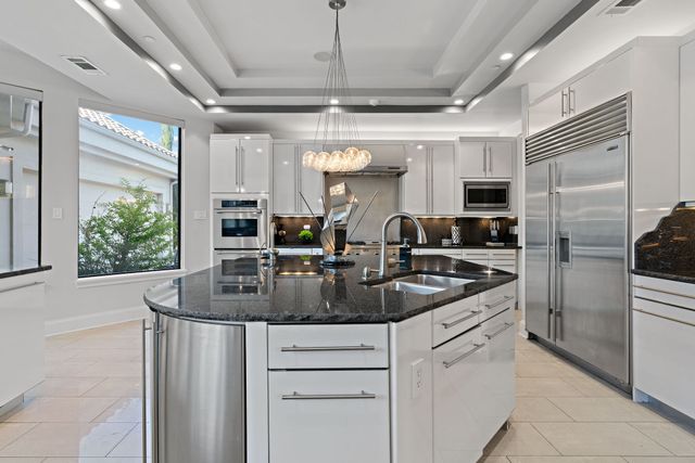 1913 Windmill Hill Lane, Desoto, TX 75115
