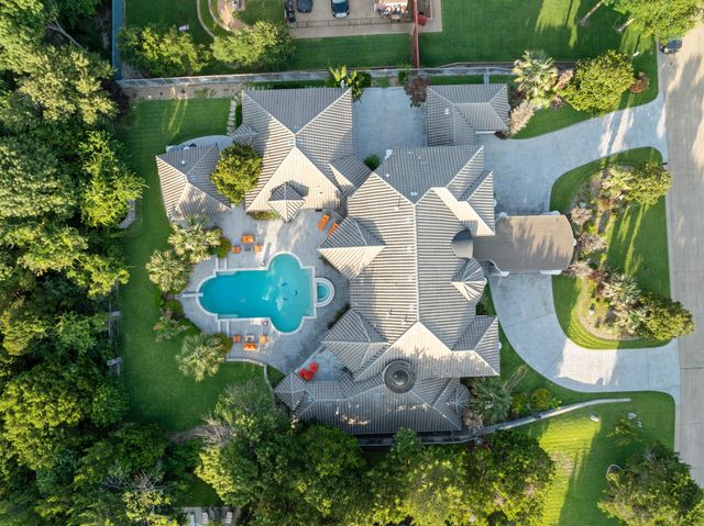 1913 Windmill Hill Lane, Desoto, TX 75115