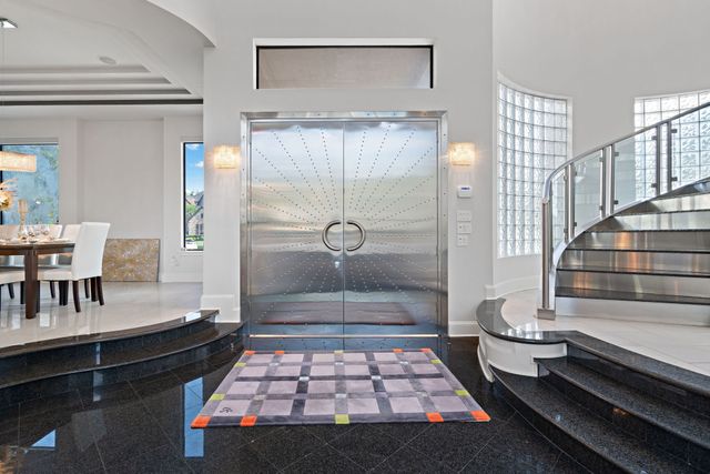 1913 Windmill Hill Lane, Desoto, TX 75115
