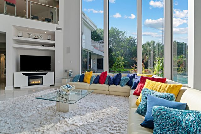 1913 Windmill Hill Lane, Desoto, TX 75115