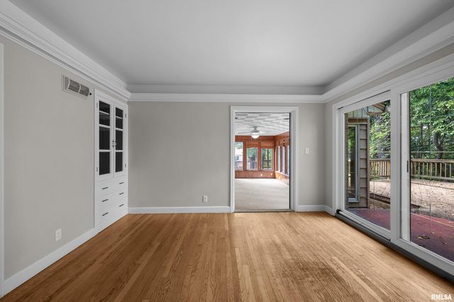 660 18TH Avenue, East Moline, IL 61244