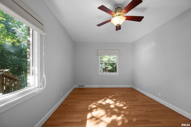 660 18TH Avenue, East Moline, IL 61244