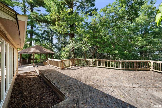 660 18TH Avenue, East Moline, IL 61244