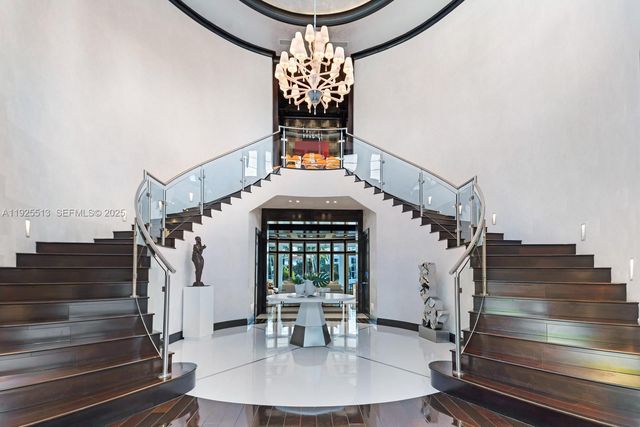 142 S Island Dr, Golden Beach, FL 33160