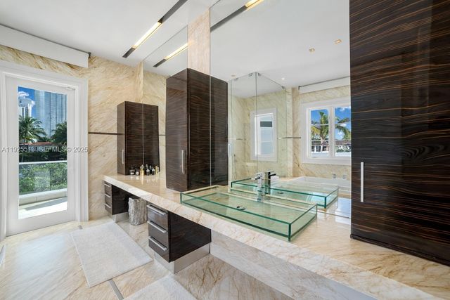 142 S Island Dr, Golden Beach, FL 33160