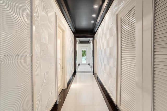 142 S Island Dr, Golden Beach, FL 33160