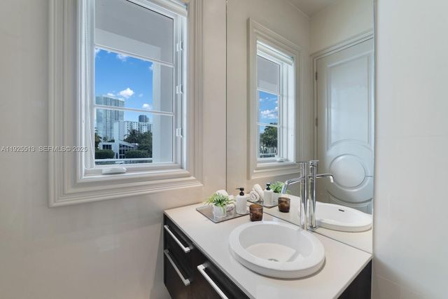 142 S Island Dr, Golden Beach, FL 33160