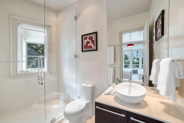 142 S Island Dr, Golden Beach, FL 33160