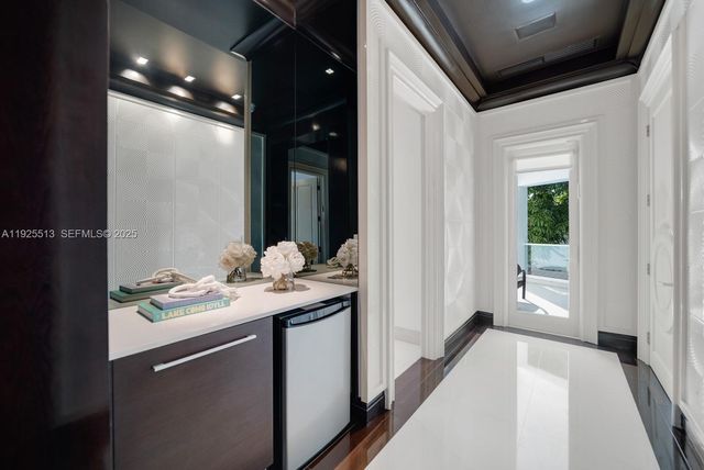 142 S Island Dr, Golden Beach, FL 33160