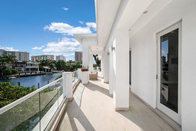 142 S Island Dr, Golden Beach, FL 33160