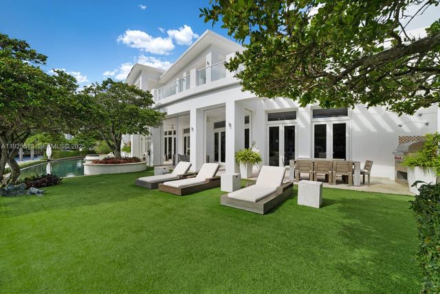 142 S Island Dr, Golden Beach, FL 33160