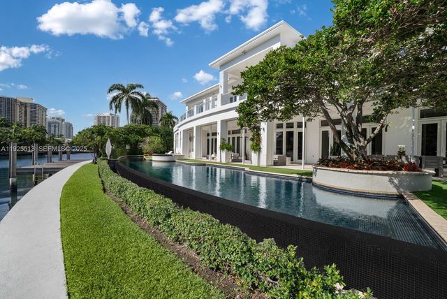 142 S Island Dr, Golden Beach, FL 33160