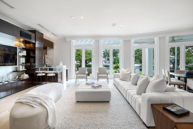 142 S Island Dr, Golden Beach, FL 33160