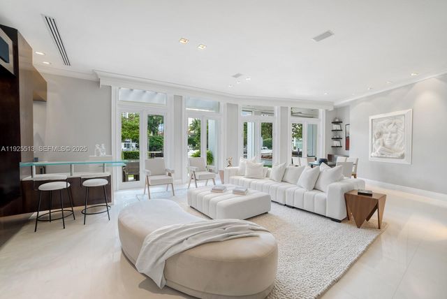 142 S Island Dr, Golden Beach, FL 33160