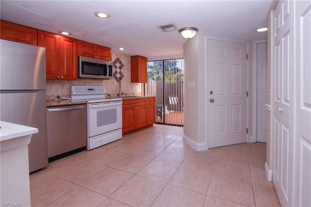 1168 Lake McGregor DR 1D, Fort Myers, FL 33919