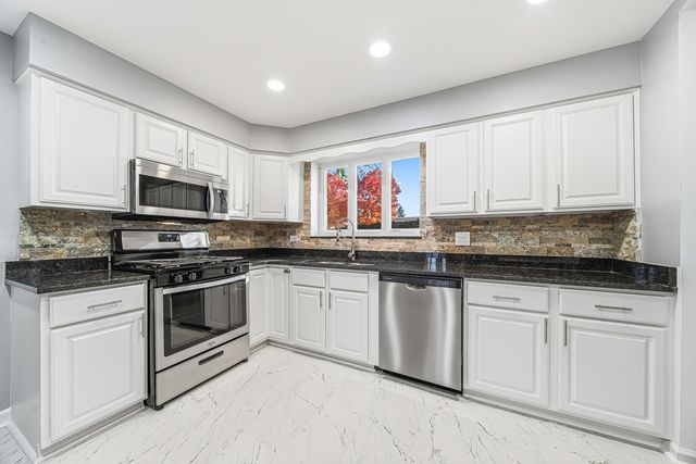 4024 W 106th Street, Oak Lawn, IL 60453