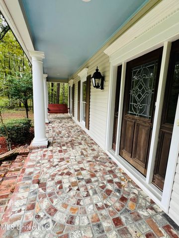 611 S Springlake Circle, Terry, MS 39170