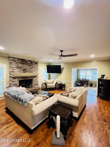 611 S Springlake Circle, Terry, MS 39170