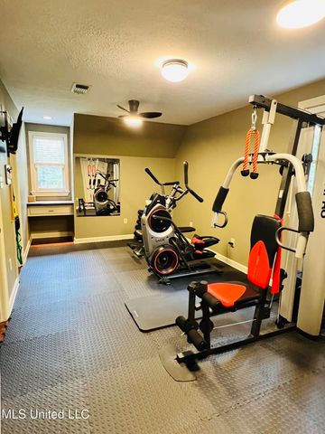 611 S Springlake Circle, Terry, MS 39170