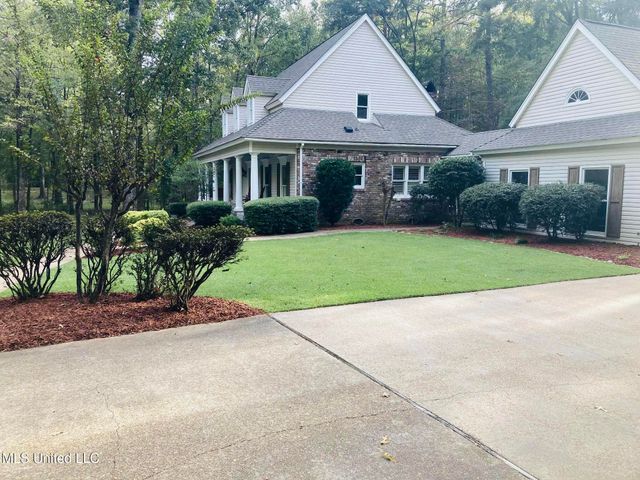 611 S Springlake Circle, Terry, MS 39170