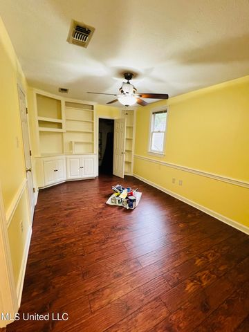 611 S Springlake Circle, Terry, MS 39170