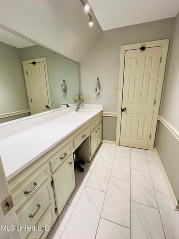 611 S Springlake Circle, Terry, MS 39170