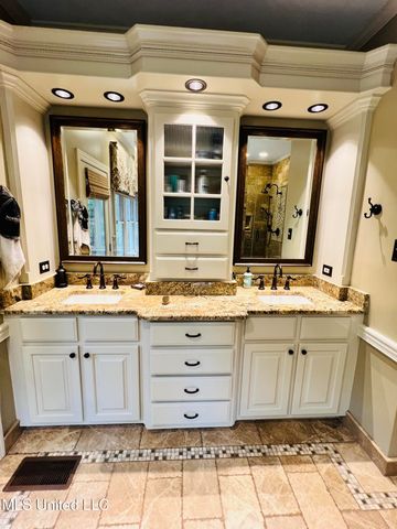 611 S Springlake Circle, Terry, MS 39170