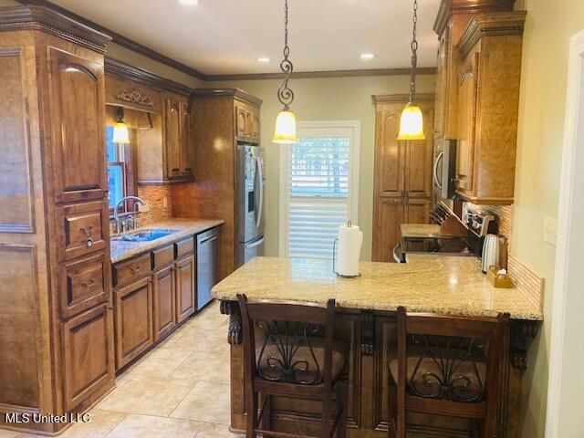 611 S Springlake Circle, Terry, MS 39170