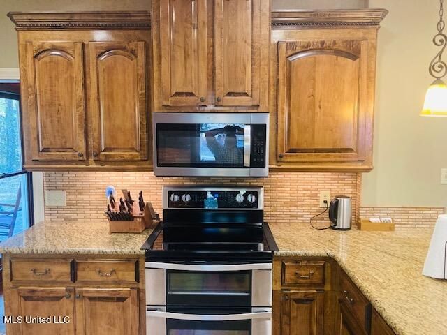 611 S Springlake Circle, Terry, MS 39170