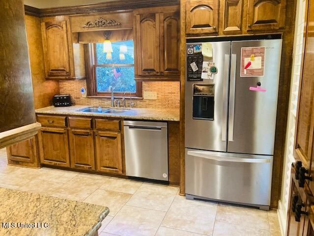 611 S Springlake Circle, Terry, MS 39170