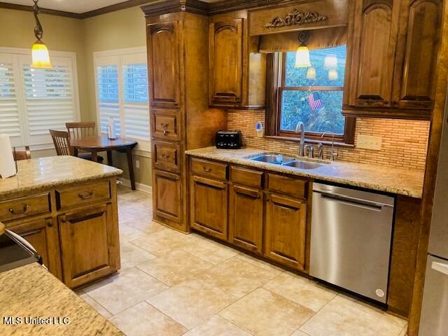 611 S Springlake Circle, Terry, MS 39170