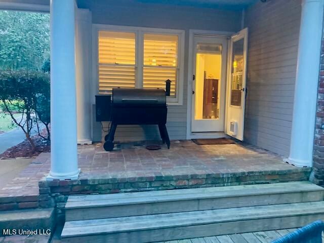 611 S Springlake Circle, Terry, MS 39170