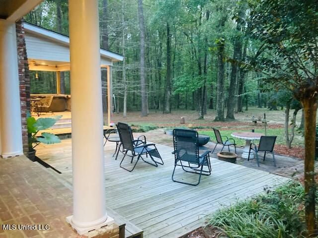 611 S Springlake Circle, Terry, MS 39170