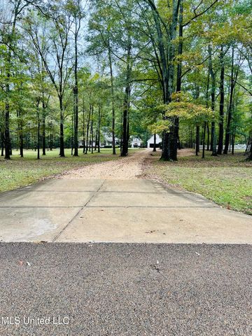 611 S Springlake Circle, Terry, MS 39170