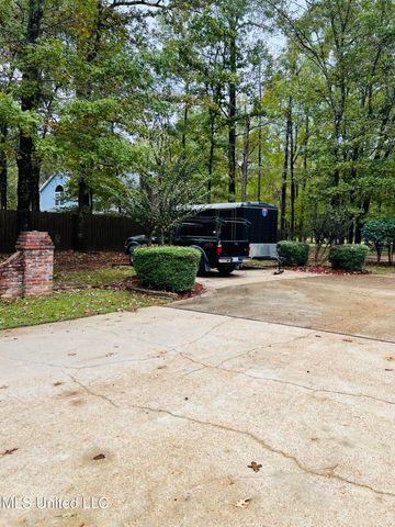 611 S Springlake Circle, Terry, MS 39170