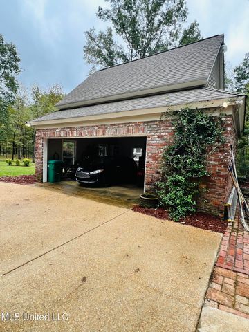611 S Springlake Circle, Terry, MS 39170