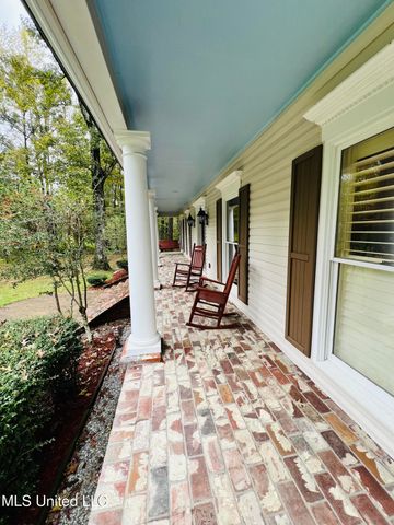 611 S Springlake Circle, Terry, MS 39170