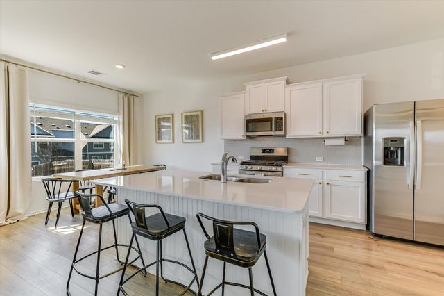 101 Wind Flower LN, Liberty Hill, TX 78642