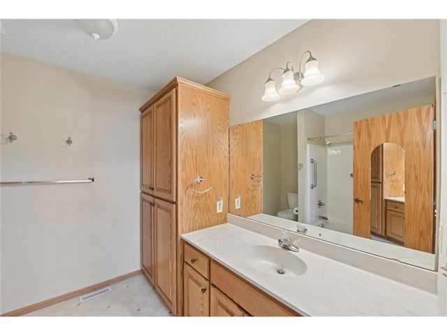 1102 Highpoint Court, New Richmond, WI 54017