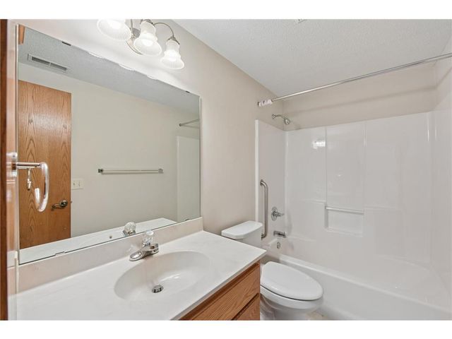 1102 Highpoint Court, New Richmond, WI 54017