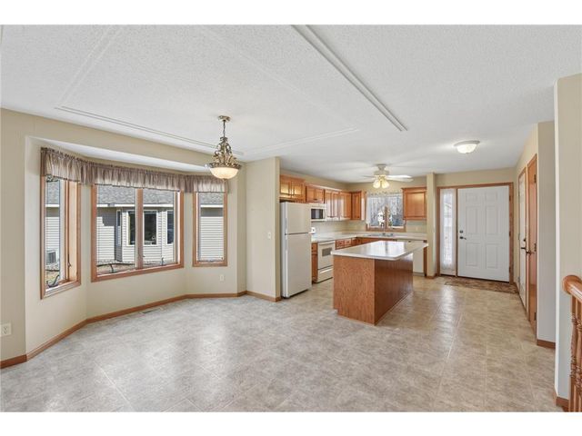 1102 Highpoint Court, New Richmond, WI 54017