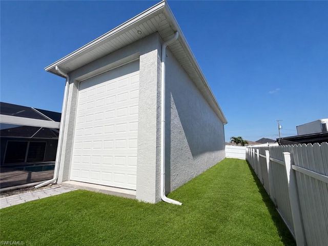 452 SW 19th AVE, Cape Coral, FL 33991