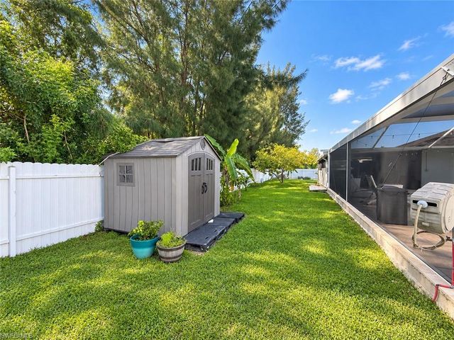 452 SW 19th AVE, Cape Coral, FL 33991