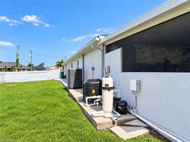 452 SW 19th AVE, Cape Coral, FL 33991